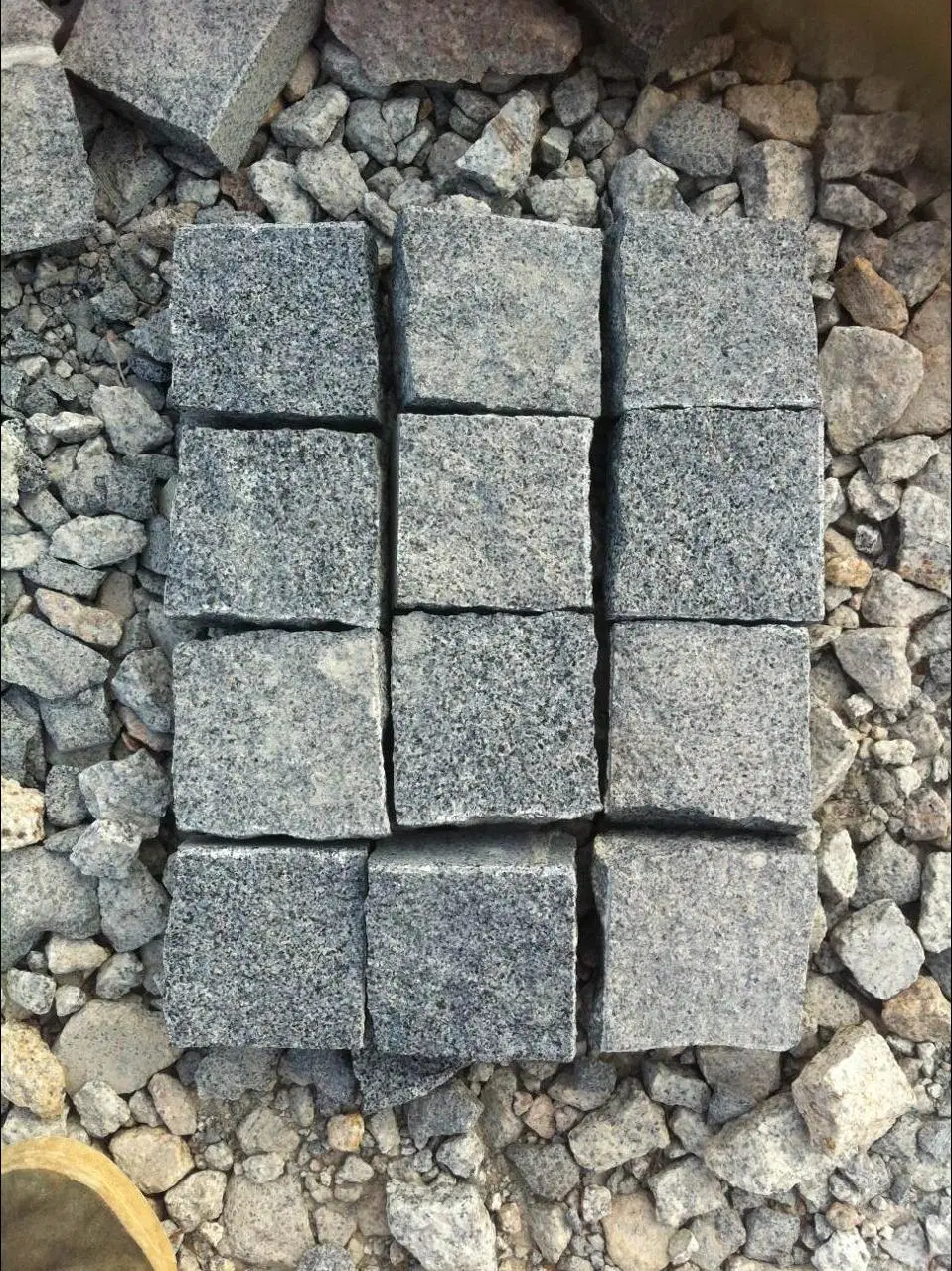 Granite Rough Blocks Natural Split G654 Cobble Stone for Garden Stone