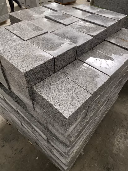 Natural Grey/Black/Red/Yellow/Basalt/Granite Kerbstone/Tumbled Cobble/Flagstone/Curbstone/Cube/Cobble/Cubic/Paving/Paver Stone for Driveway/Landscape/Garden